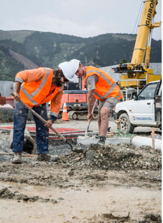 peoole-digging our_company_builder_digging